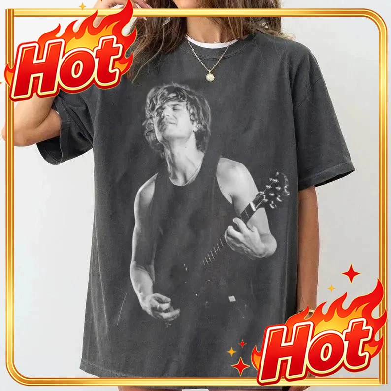 Poster Men Fashion - Maßgeschneidertes Top DJO Joe Keery Poster-Print